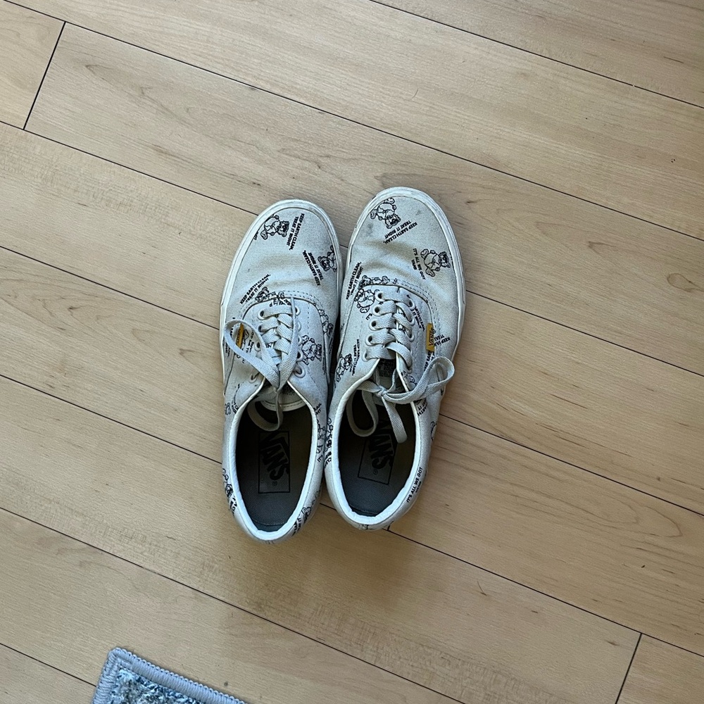 Vans, women’s 8